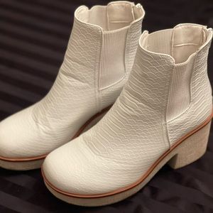 White Pierre Dumas 8.5 rarely worn